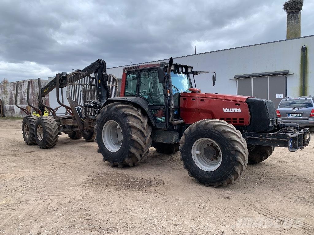 Valtra 8950 Lesní traktory