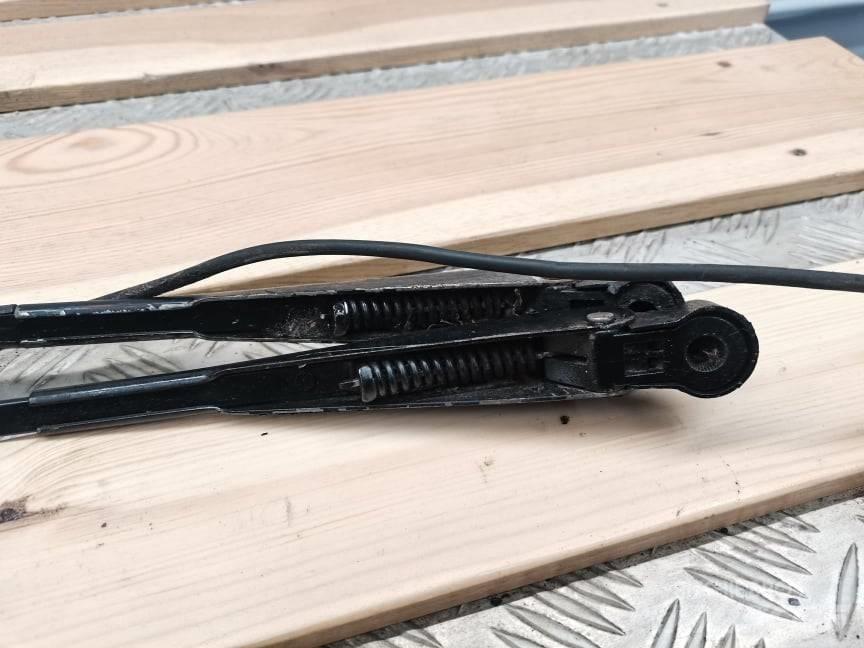 Manitou MLT .... wiper Kabiny a interiér