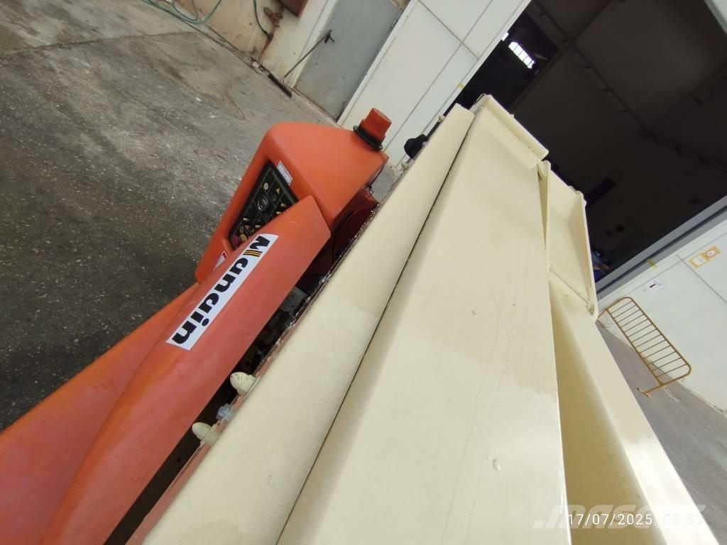 JLG E 400 AJPN Kloubové plošiny