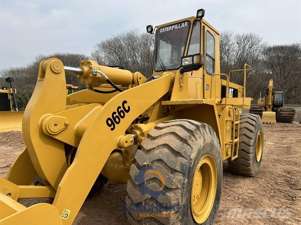 CAT 966C Kolové nakladače