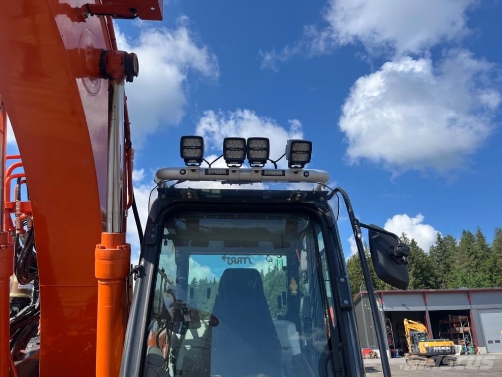 Hitachi ZX 135 US-6 Pásová rýpadla