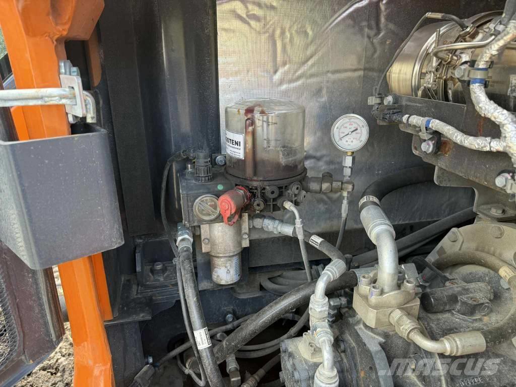 Develon DX 85 R-7 Midi rýpadla 7t - 12t