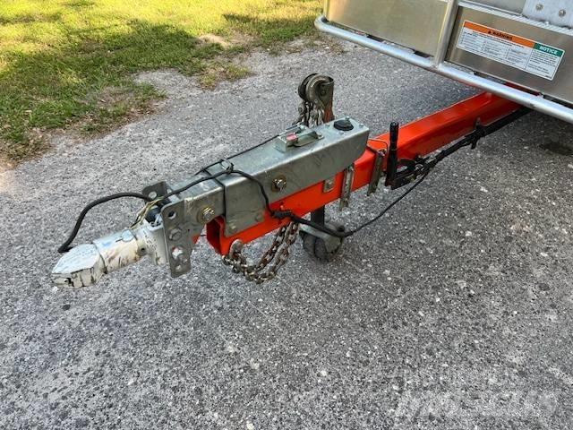 JLG T 350 Přívěsové plošiny