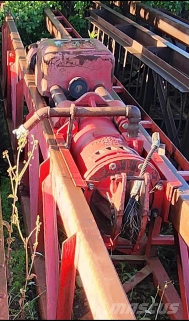  2006 VULCAN Hydraulická beranidla na zatloukání pilotů