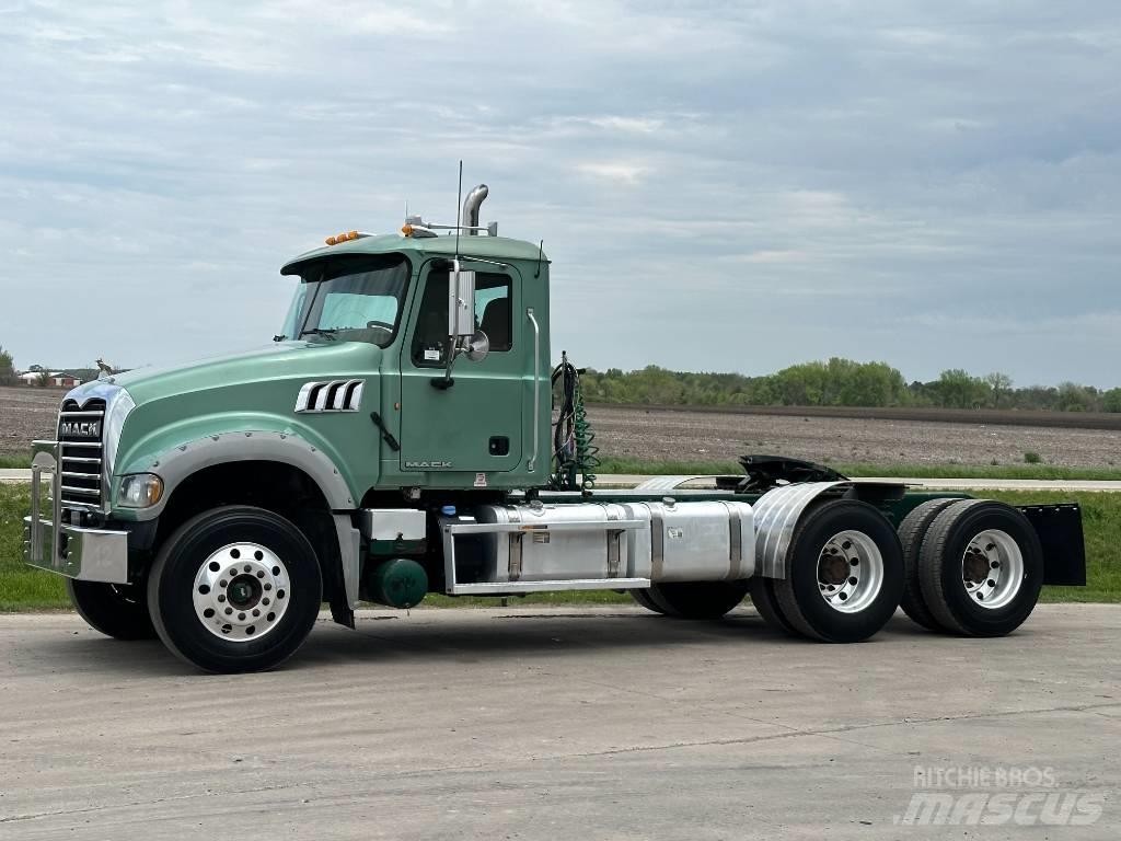 Mack GU713 Tahače