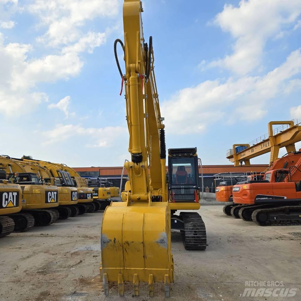 Komatsu PC 200-8 Pásová rýpadla