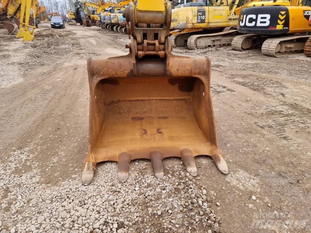 JCB JS 220 LC Pásová rýpadla