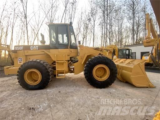 CAT 950F Kolové nakladače