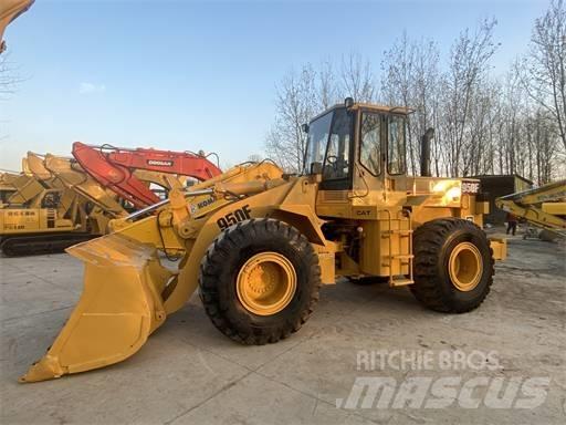 CAT 950F Kolové nakladače