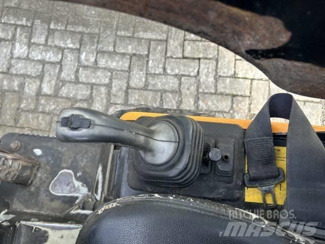 GiANT D 332 SWT Víceúčelové nakladače