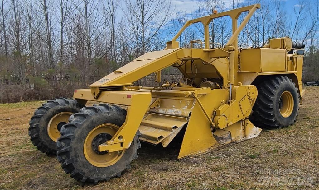 CAT SS 250 B Půdní kompaktory