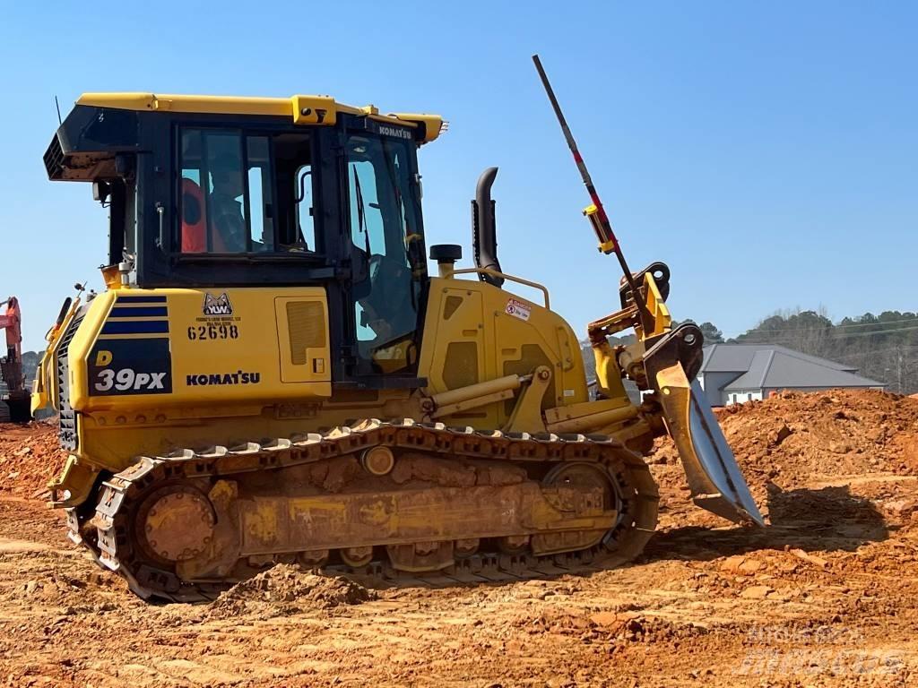 Komatsu D39px-24 Pásové dozery