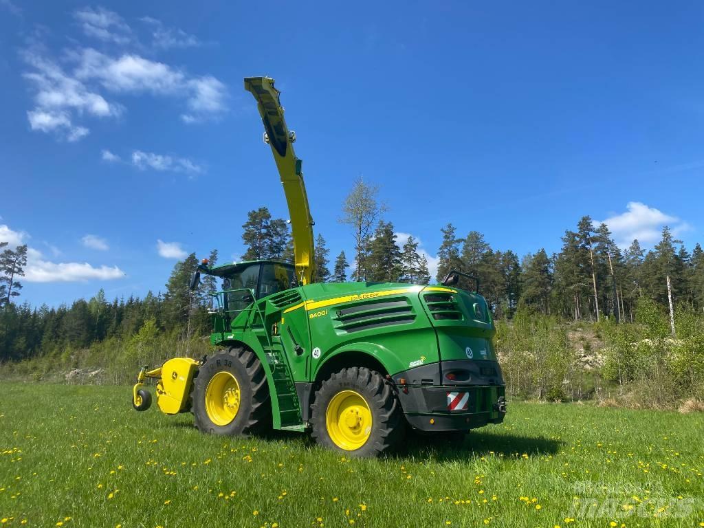 John Deere 8400 i Samojízdné sekačky