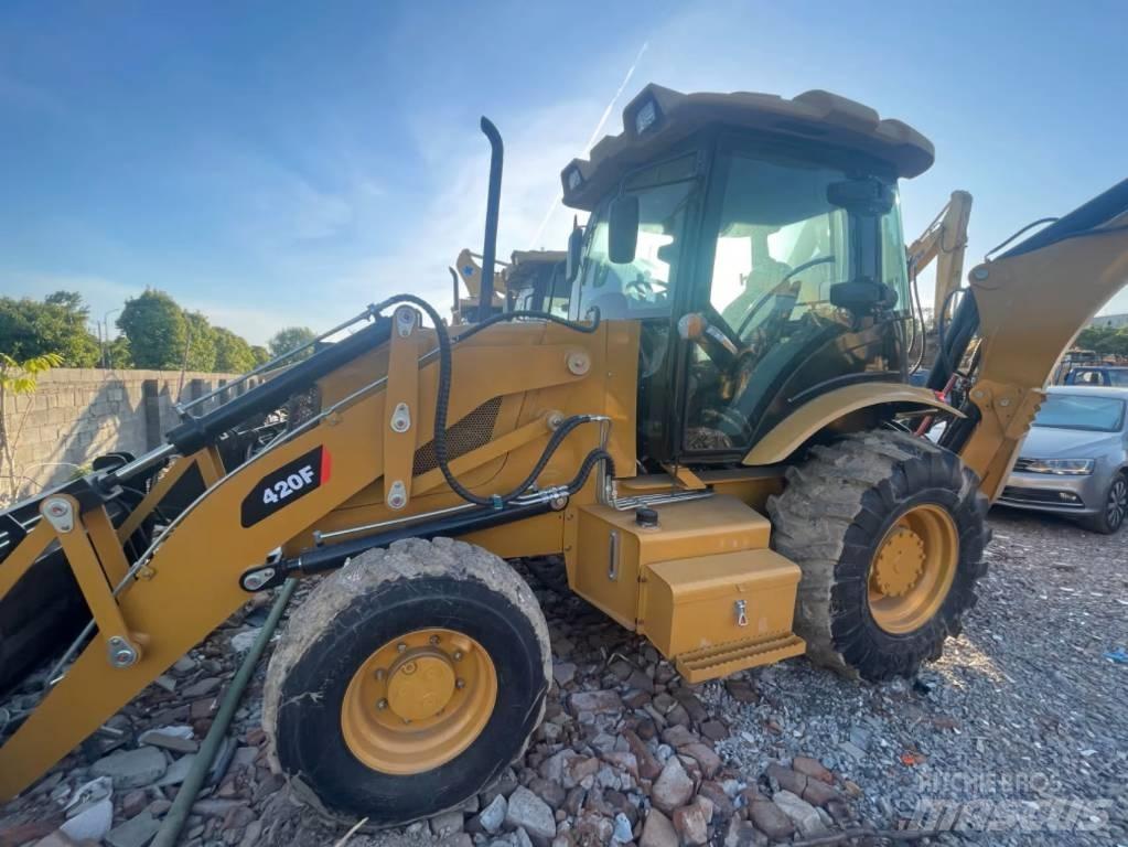 CAT 420f Rýpadlo-nakladače
