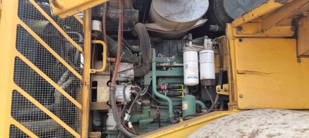 Volvo L 220 E Kolové nakladače