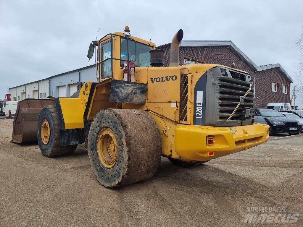 Volvo L 220 E Kolové nakladače