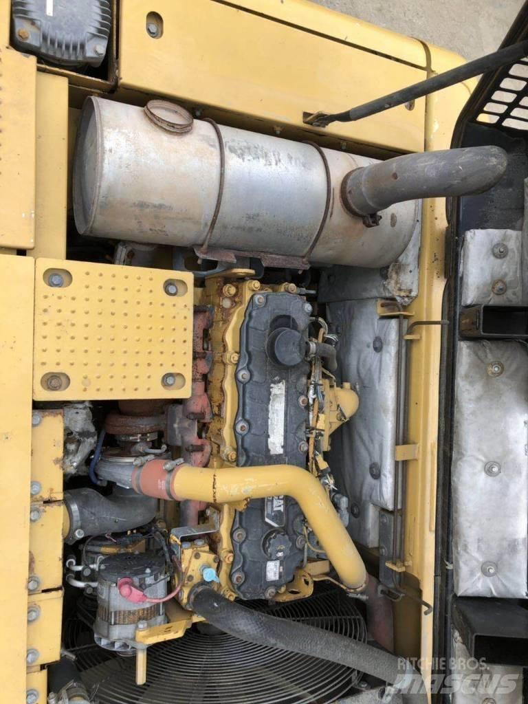 CAT 329 Pásová rýpadla