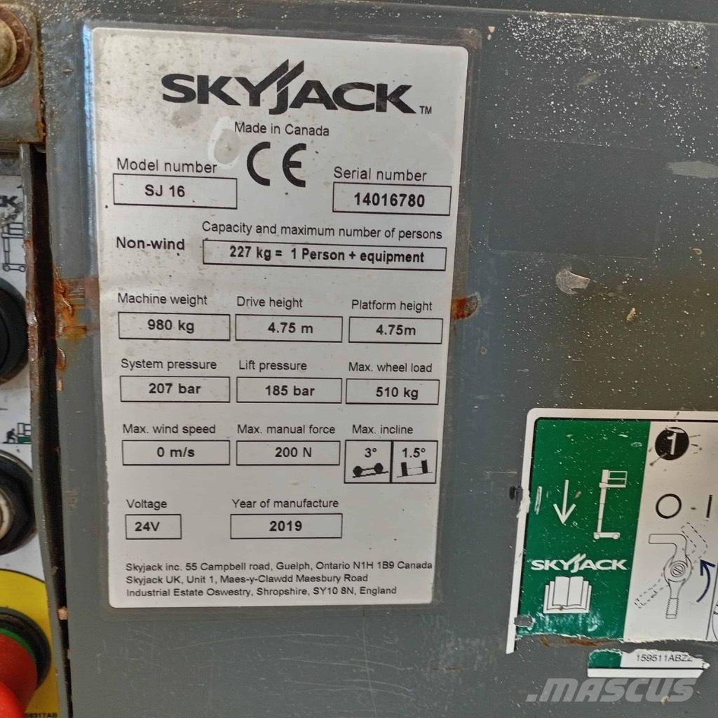 SkyJack SJ 16 Vertikální sloupové výtahy