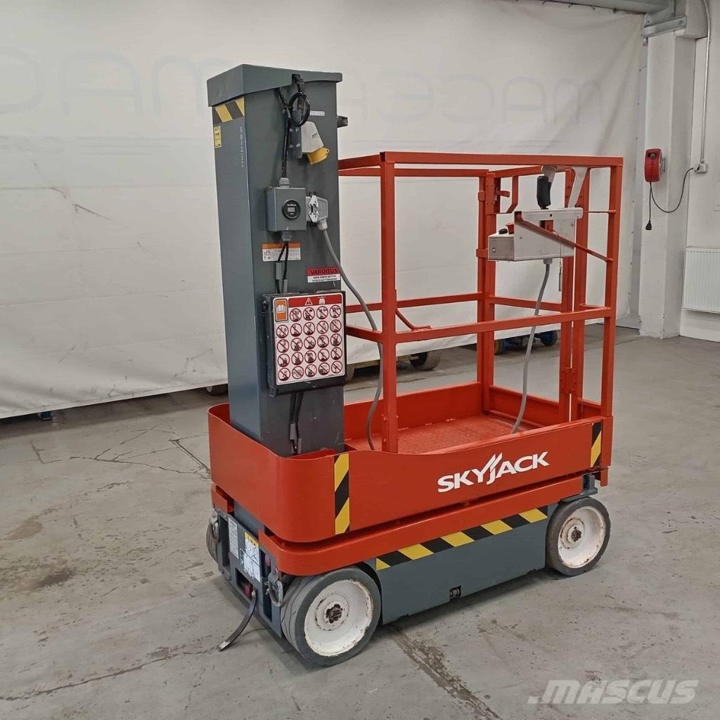 SkyJack SJ 16 Vertikální sloupové výtahy