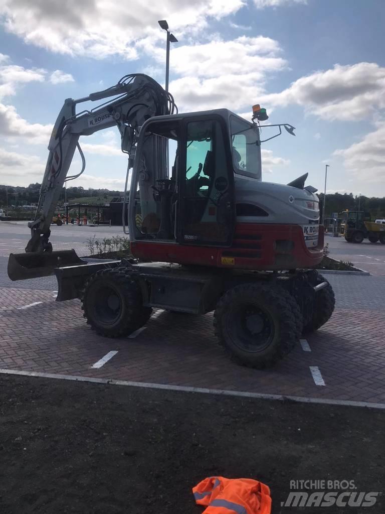 Takeuchi TB295W Kolová rýpadla