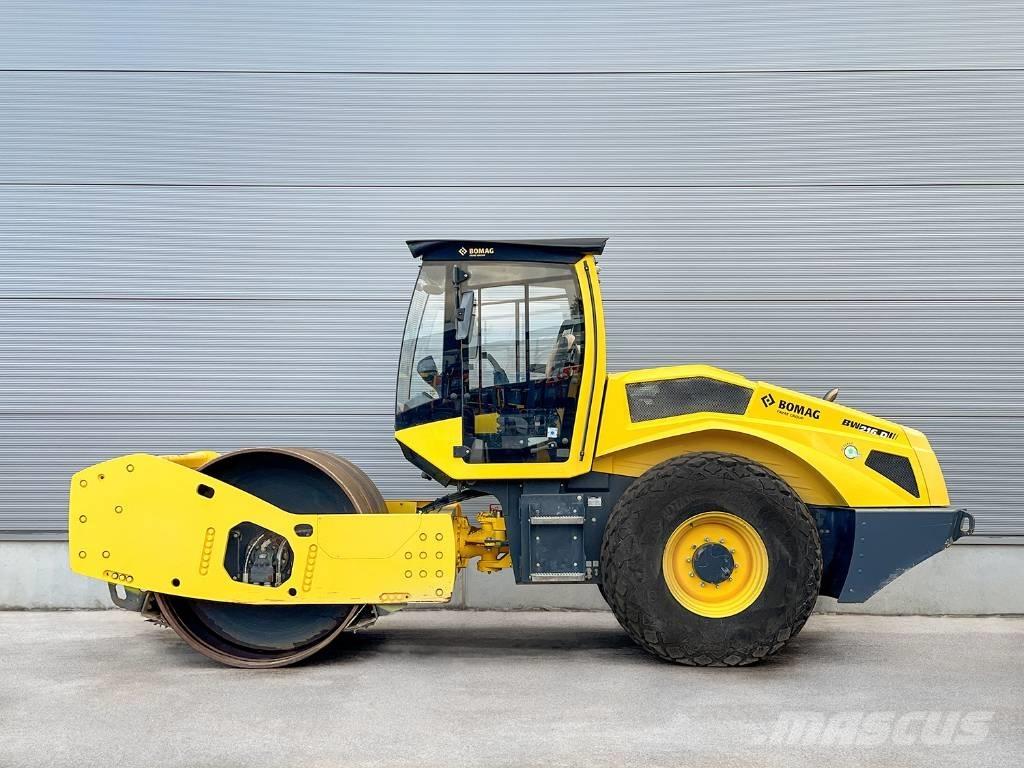 Bomag BW 216 D-5 Tahačové válce