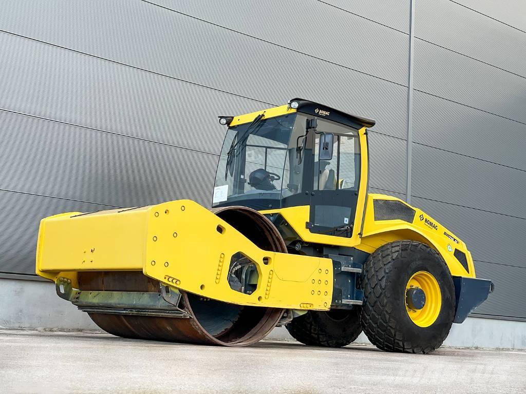 Bomag BW 216 D-5 Tahačové válce