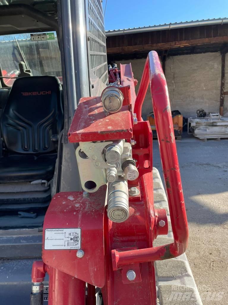 Takeuchi TL12 Smykem řízené nakladače