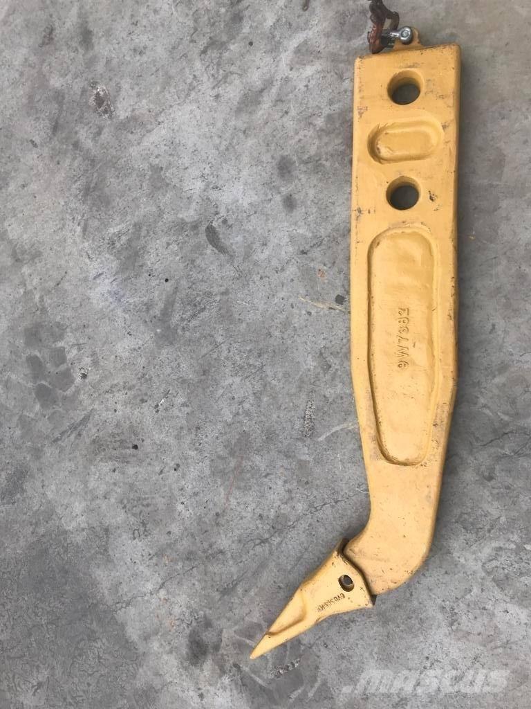 Komatsu D65 Shank Půdní rozrušovače