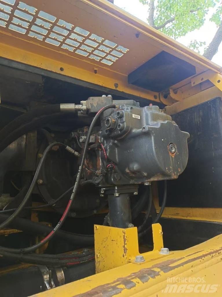 Komatsu PC 450-8 Pásová rýpadla