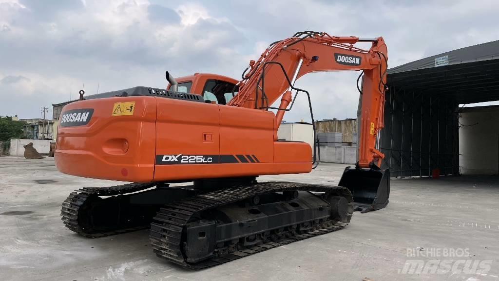 Doosan DX 225 Pásová rýpadla