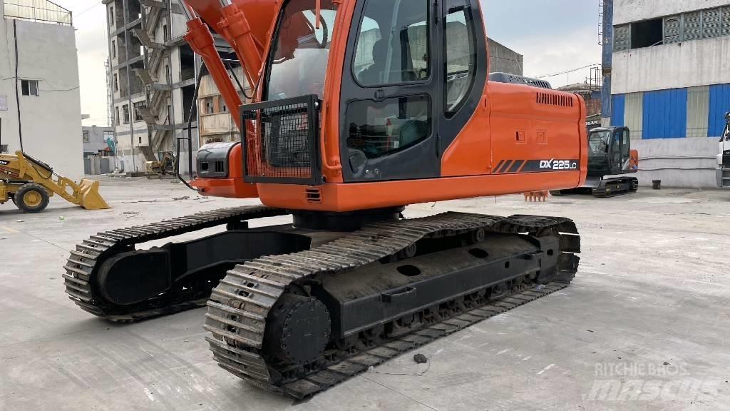 Doosan DX 225 Pásová rýpadla