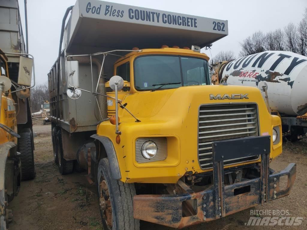 Mack DM690SX Sklápěče