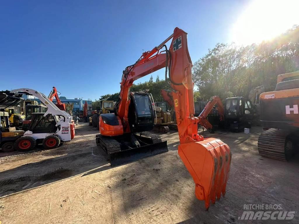 Hitachi ZX 75 Midi rýpadla 7t - 12t
