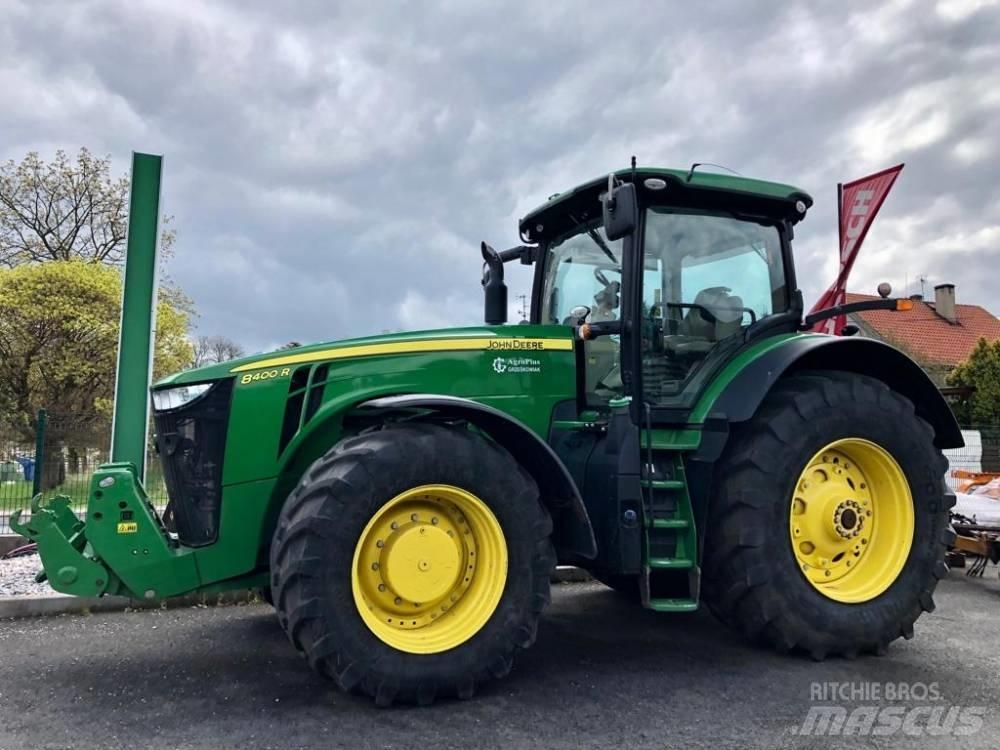 John Deere 8400 R Traktory