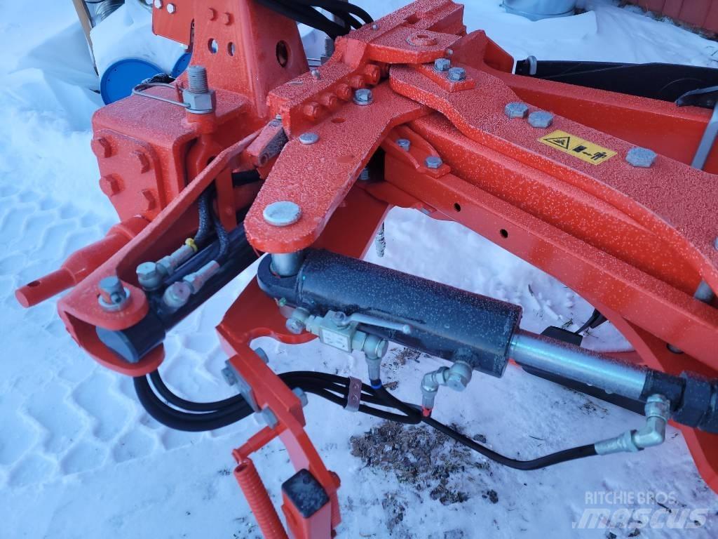 Kubota RM 3005V Oboustranné pluhy