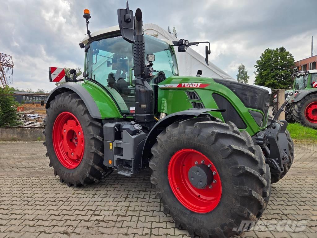 Fendt 724 Vario Traktory