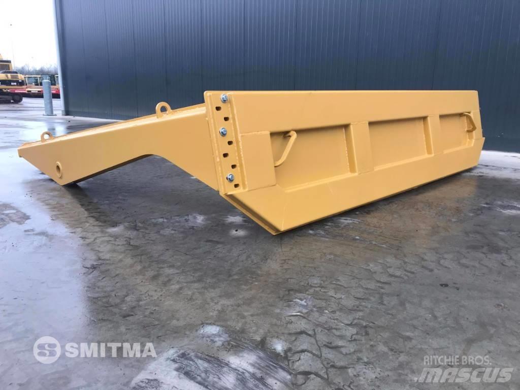 CAT 735B Zadní dveře