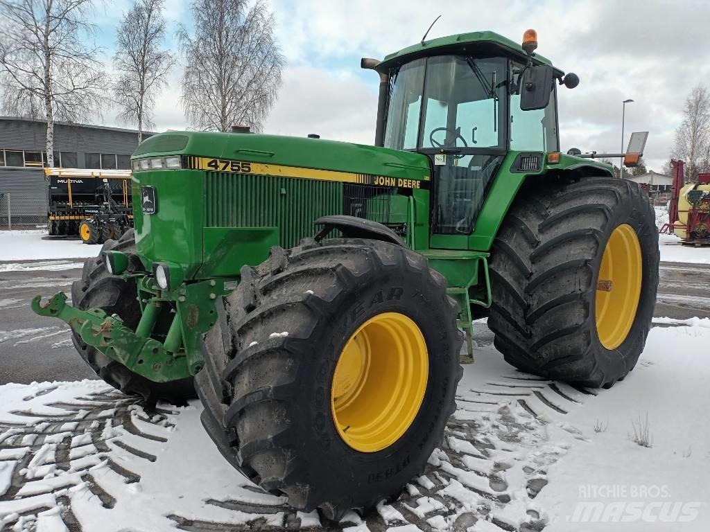John Deere 4755 Traktory