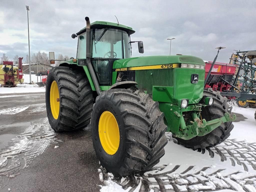 John Deere 4755 Traktory