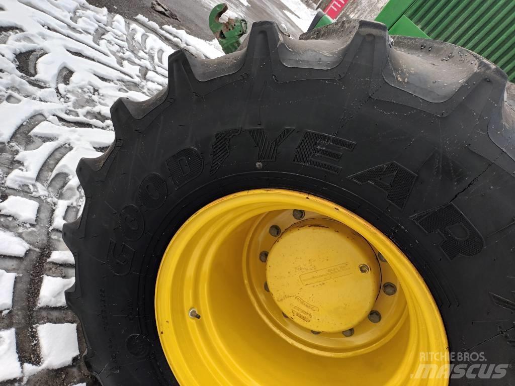 John Deere 4755 Traktory