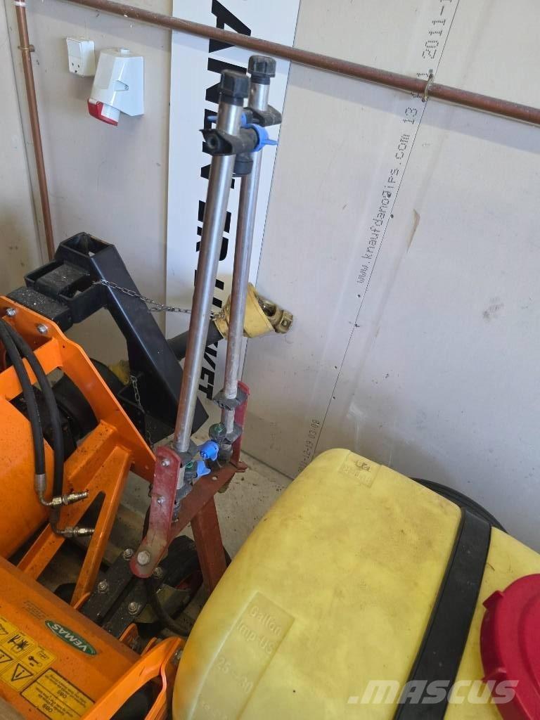 John Deere 855 Kompaktní traktory