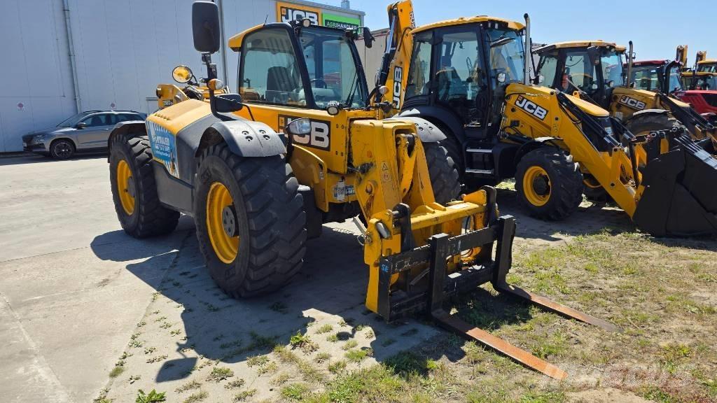 JCB 560-80 Agri Plus Teleskopické kolové nakladače