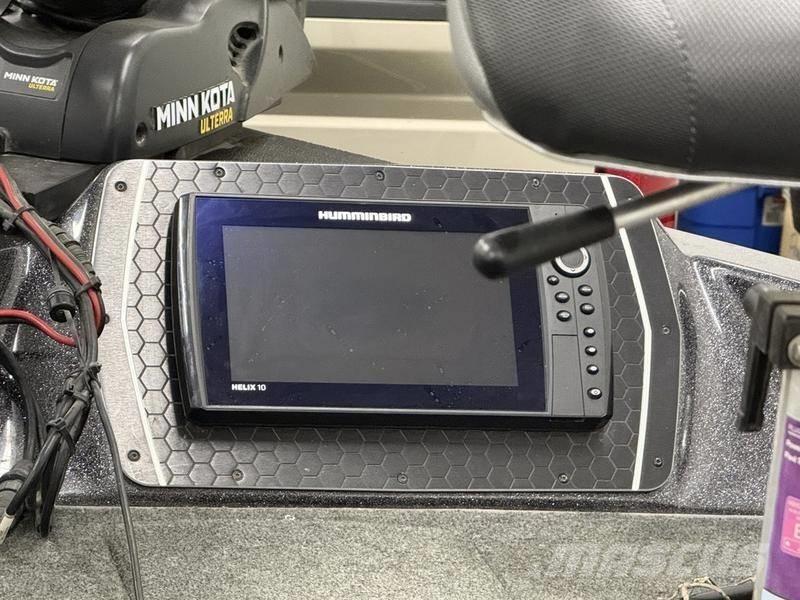  Skeeter WX2200 Pracovní lodě, bárky a pontony