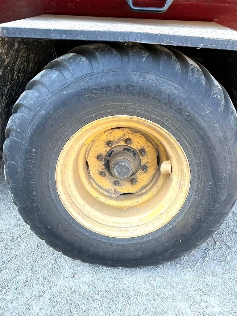 New Holland D 1210 Lis na hranaté balíky