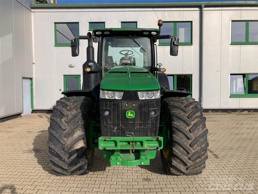 John Deere 8370R Traktory