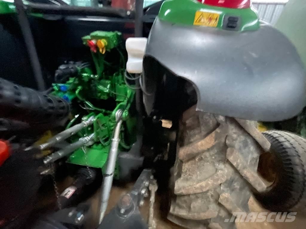 John Deere 6100 M Traktory