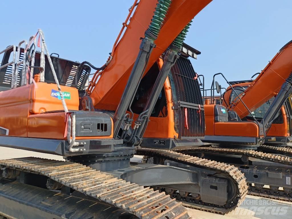 Doosan DX300-9 Pásová rýpadla