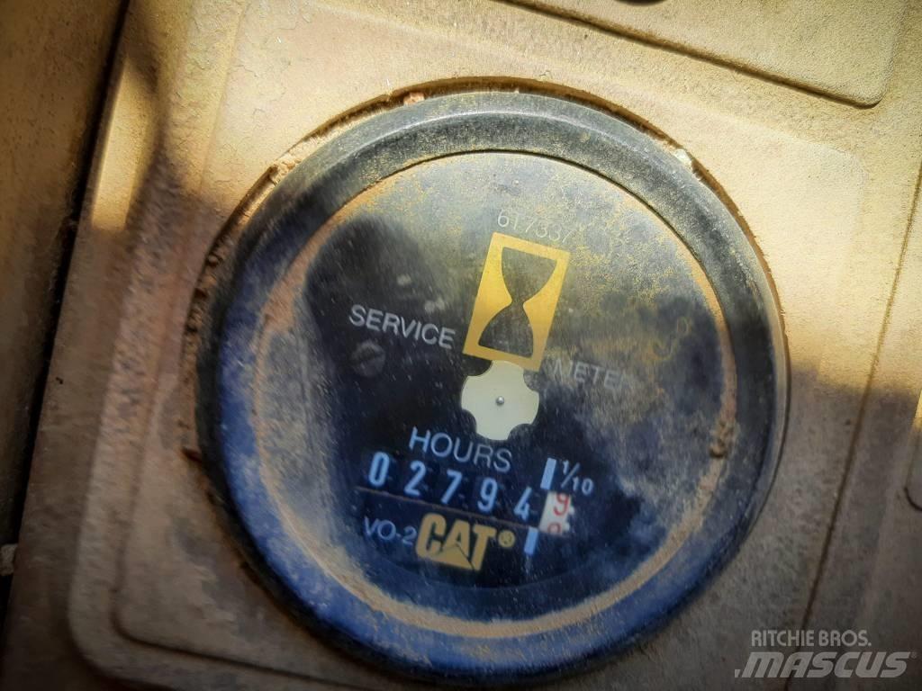 CAT 936 Kolové nakladače