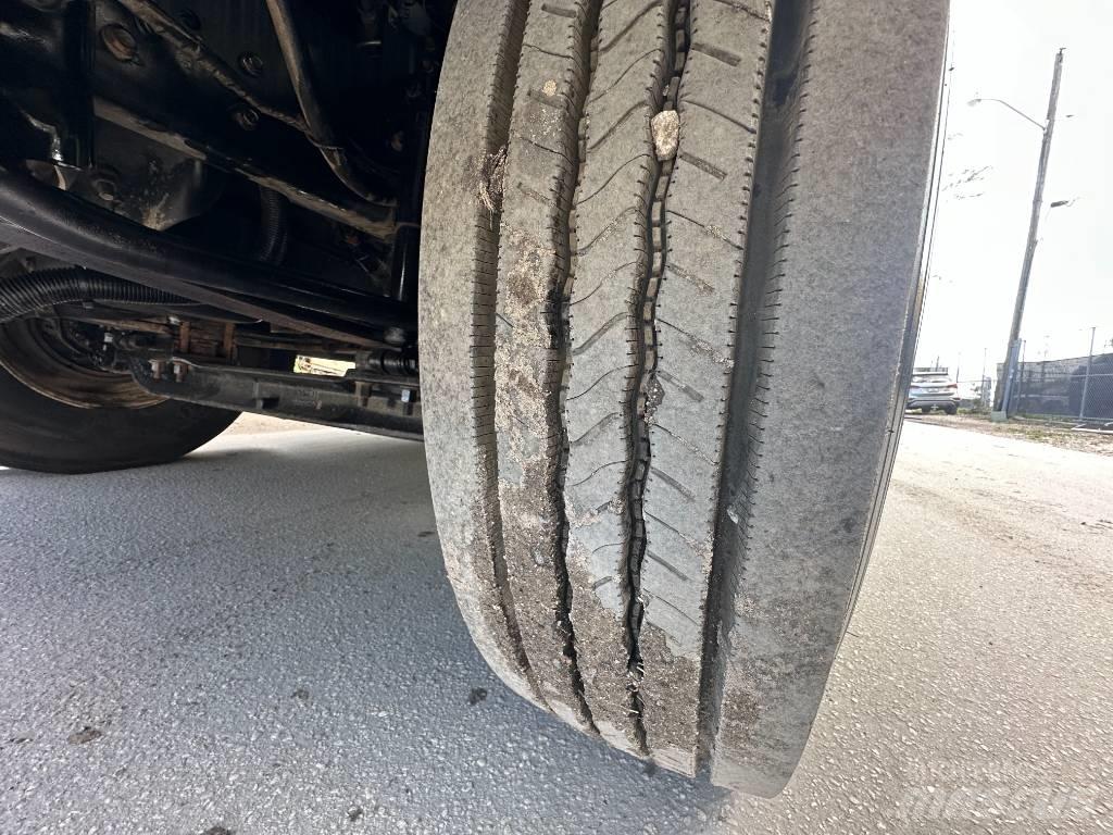 Ford F 750 XLT Cisternové vozy