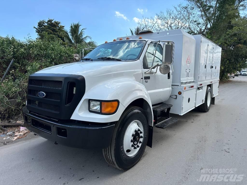 Ford F 750 XLT Cisternové vozy
